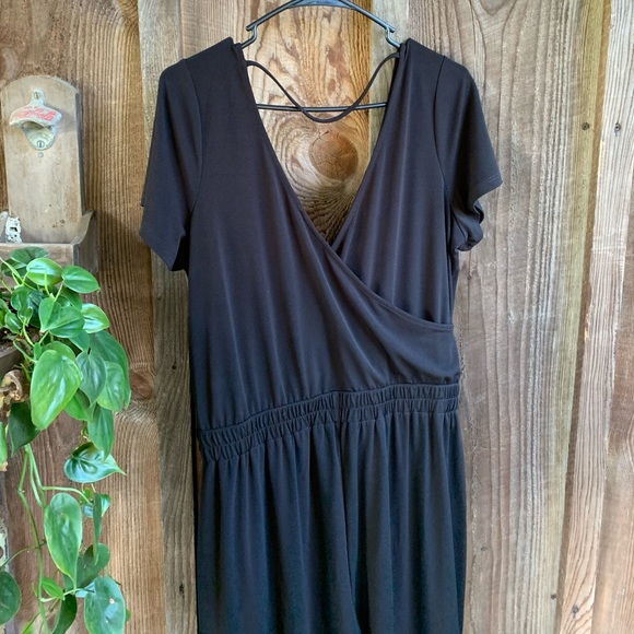 Express Black Jumpsuit - SUPER FLATTERING - - Picture 4 of 5